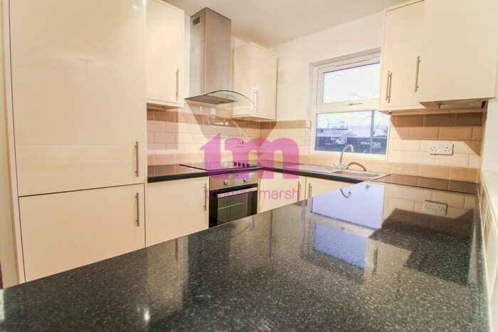 1 Bedroom Flat To Rent In Gloucester Court, Dock Road, Tilbury, RM18