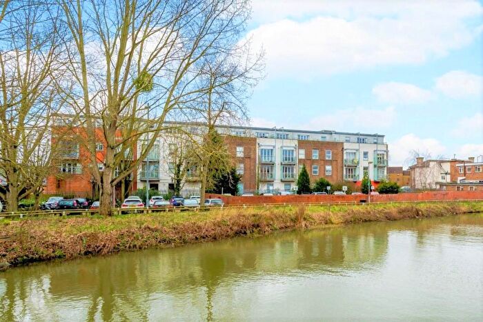 2 Bedroom Apartment For Sale In Baddow Road, Chelmsford, CM2