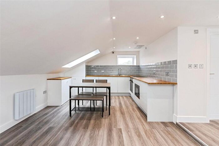 Apartment To Rent In High Street, Barnet, London, EN5