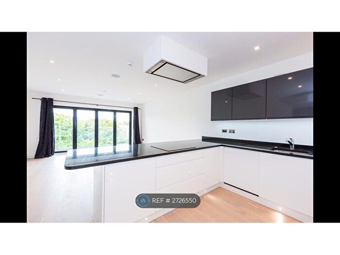 2 Bedroom Flat To Rent In Brayfields, Maidenhead, SL6