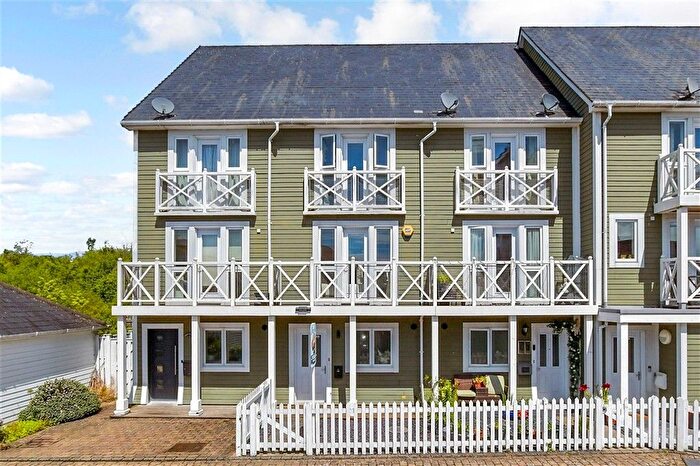 4 Bedroom Town House For Sale In Alisander Close, Holborough Lakes, Snodland, Kent, ME6