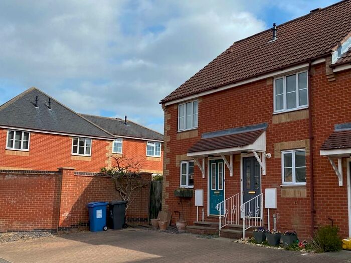2 Bedroom Property To Rent In Wilson Road, Hadleigh, Ipswich, IP7