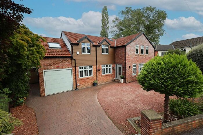 5 Bedroom Detached House For Sale In Foxholes Crescent, Calverley, Pudsey, West Yorkshire, LS28