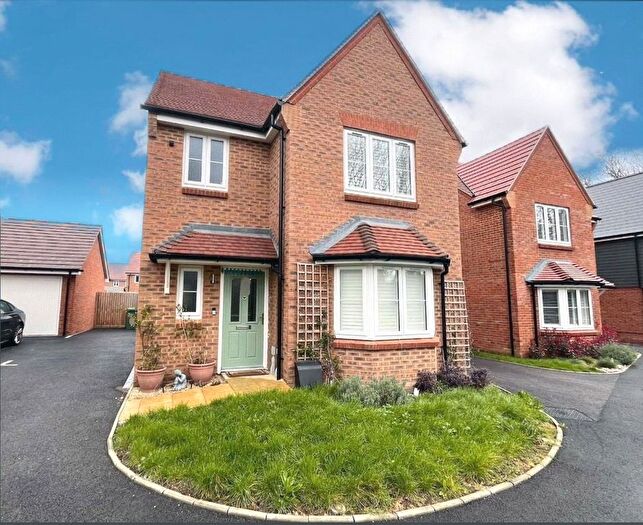 3 Bedroom Detached House For Sale In Little Hannocks Close, Ash, Surrey, GU12