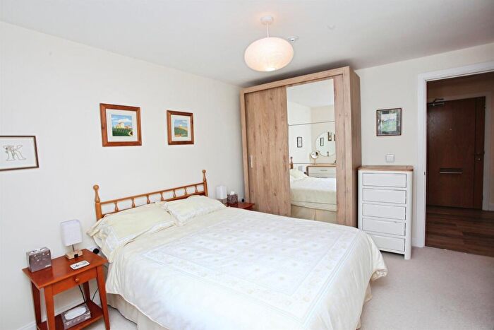 1 Bedroom Flat For Sale In Ilex Close, Llanishen, Cardiff, CF14