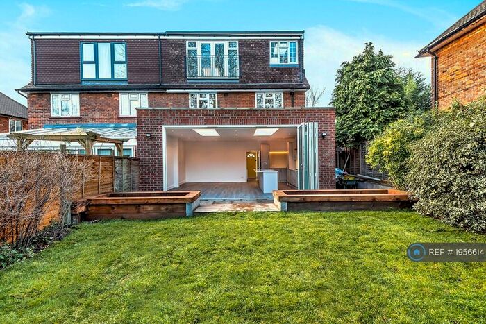 4 Bedroom Semi-Detached House To Rent In Gylcote Close, London, SE5