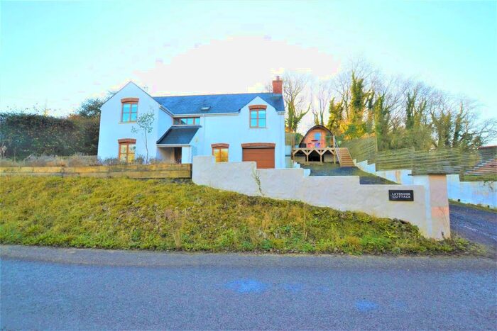 4 Bedroom Detached House For Sale In Trefloyne Lane, Penally, Tenby, SA70