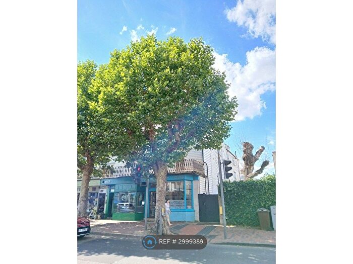 2 Bedroom Flat To Rent In Mount Ephraim, Tunbridge Wells, TN4