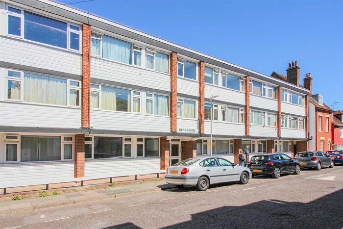 1 Bedroom Flat For Sale In Dean Court, Broad Street, Canterbury, Kent, CT1