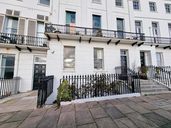 2 Bedroom Flat To Rent In Lewes Crescent, Brighton, BN2