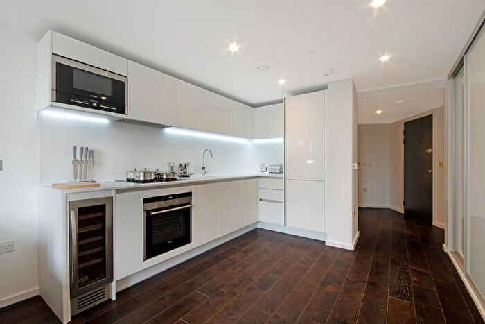 Flat To Rent In Eagle Point, City Road, Old Street, EC1V