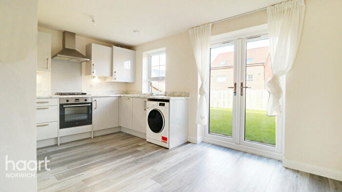 3 Bedroom Semi-Detached House To Rent In Humprey Way, Norwich, NR13