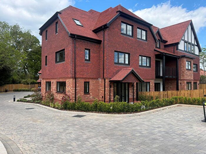 2 Bedroom Flat For Sale In Farleigh Road, Warlingham, CR6