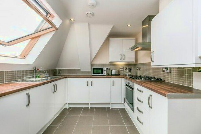 2 Bedroom Flat To Rent In Boundary View, Guildford, GU1