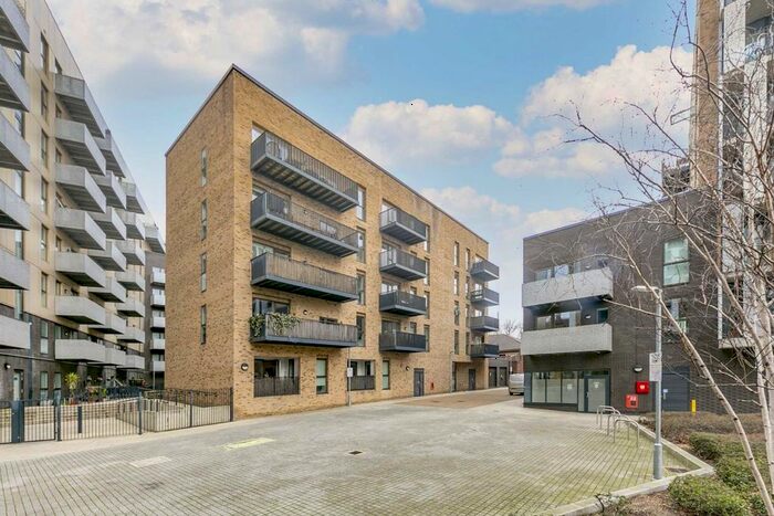 2 Bedroom Flat To Rent In Atkins Square, London, E8