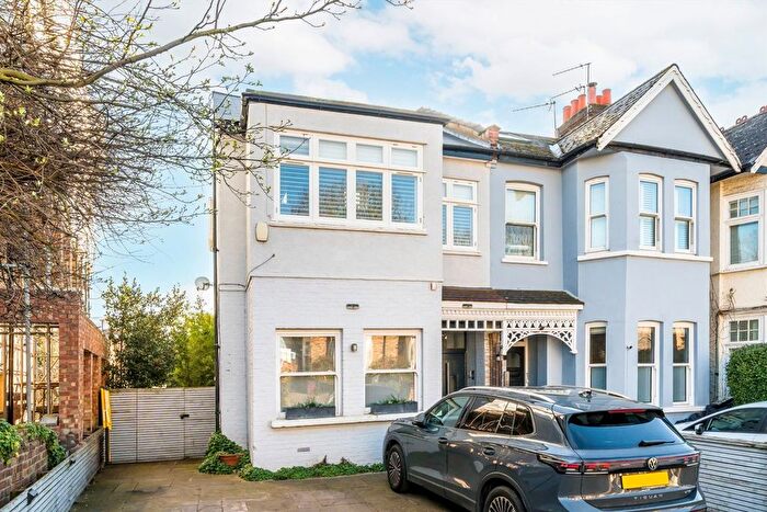 3 Bedroom Flat For Sale In Oxford Road South, Chiswick, W4