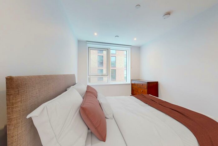 2 Bedroom Apartment To Rent In Park Central East, London, SE1