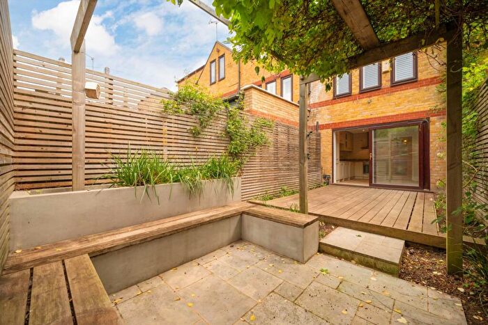 3 Bedroom Flat For Sale In Torrington Place, Wapping, E1W