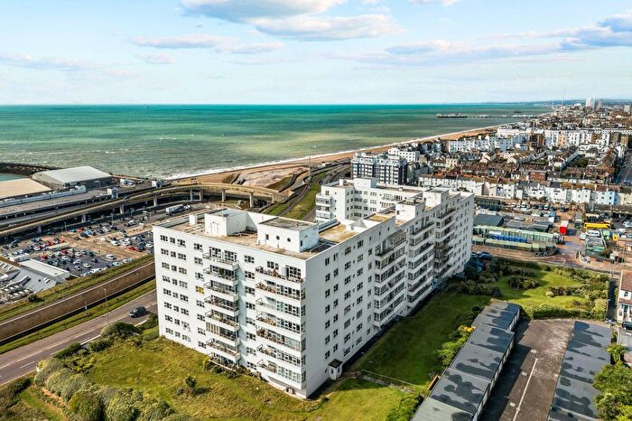 2 Bedroom Flat For Sale In Marine Drive, Brighton, BN2