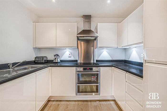 1 Bedroom Flat For Sale In Marine Crescent, Hainault, IG6