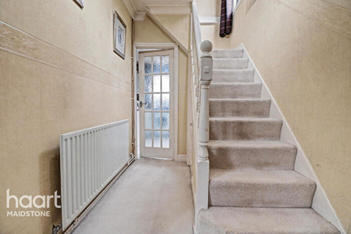 3 Bedroom Semi Detached House For Sale In Surrey Road, Maidstone, ME15