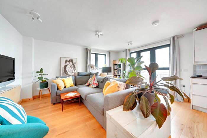 1 Bedroom Flat For Sale In Kenninghall Road, London, E5