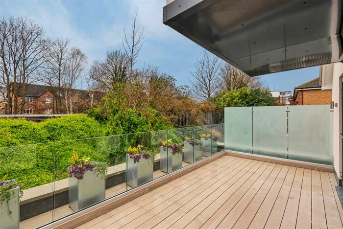 1 Bedroom Flat To Rent In Canbury Park Road, Kingston Upon Thames, KT2