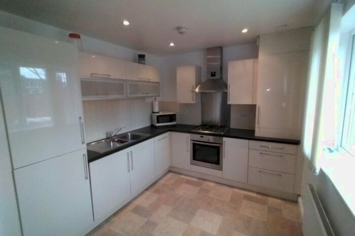 2 Bedroom Flat To Rent In Rushes Close, Beeston, NG9