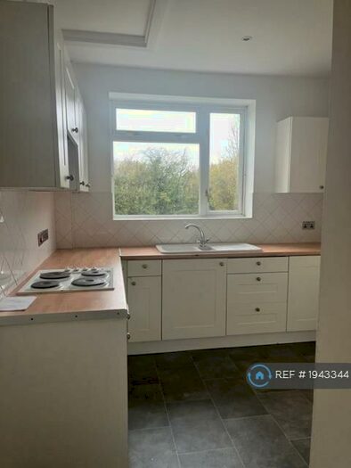 3 Bedroom Detached House To Rent In Limpsfield Road, Warlingham, CR6