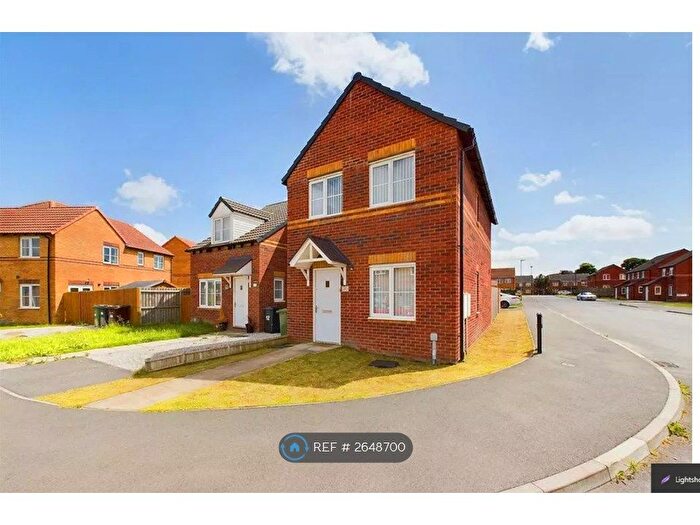 3 Bedroom Semi-Detached House To Rent In Thornton Grove, Bradford, BD4