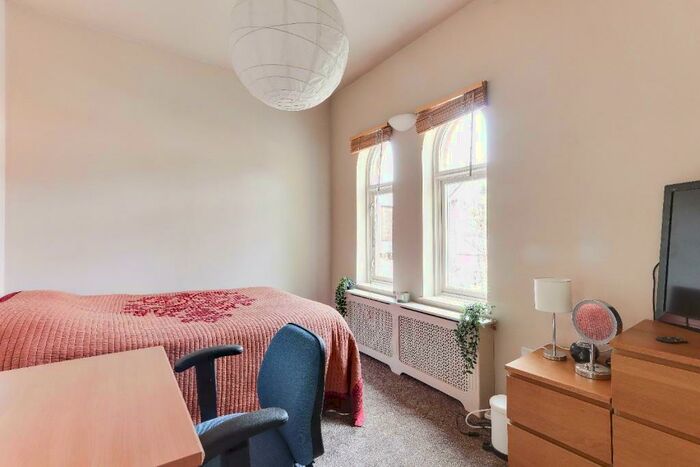 4 Bedroom Apartment To Rent In Westcliffe Court, The Park, NG7