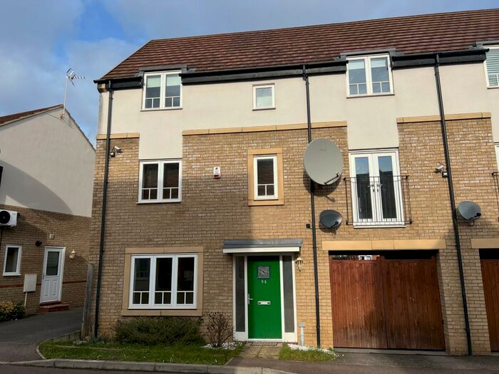 4 Bedroom Town House To Rent In Sakura Walk, Willen, Milton Keynes, MK15