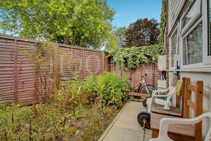 1 Bedroom Flat For Sale In Mascotts Close, London, NW2