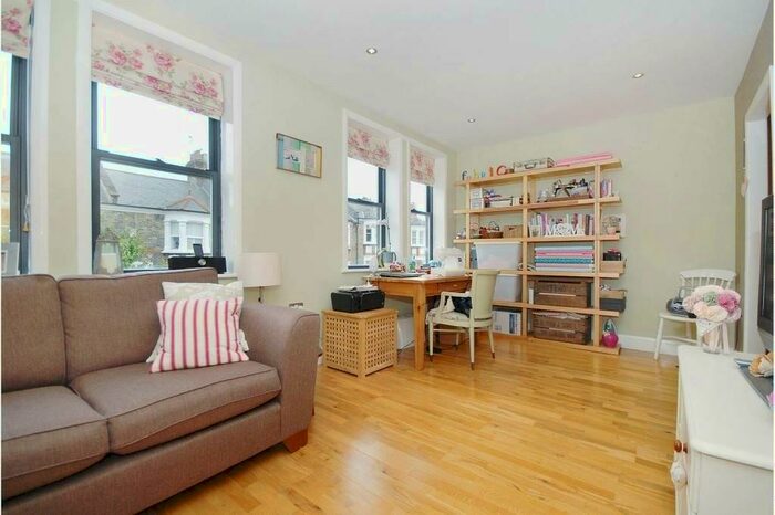 1 Bedroom Apartment To Rent In Shanklin Road, Crouch End, London, N8