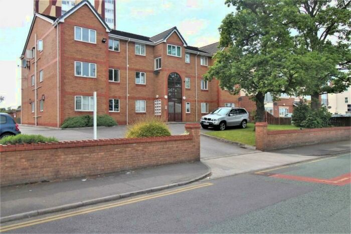 2 Bedroom Flat To Rent In New Chester Road, Birkenhead, Wirral, Merseyside, CH42