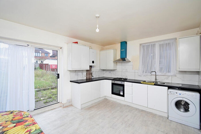 3 Bedroom Semi-Detached House To Rent In Averil Road, Thurncourt, Leicester, LE5