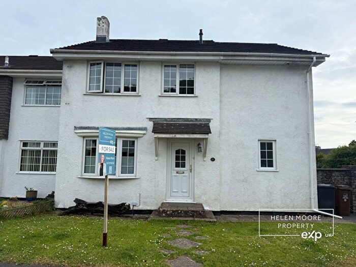 4 Bedroom Semi-Detached House For Sale In Uphill Close, Ivybridge, Devon, PL21