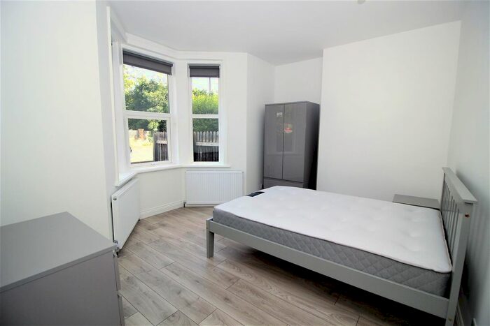 2 Bedroom Flat To Rent In Salters Road, Gosforth, Newcastle Upon Tyne, NE3