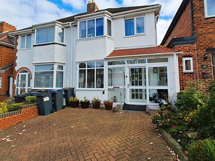 3 Bedroom Semi-Detached House For Sale In Elmcroft Road, Yardley, Birmingham, B26