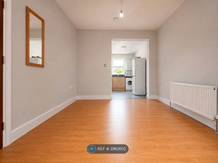 3 Bedroom Flat To Rent In Greenford Road, Greenford, UB6