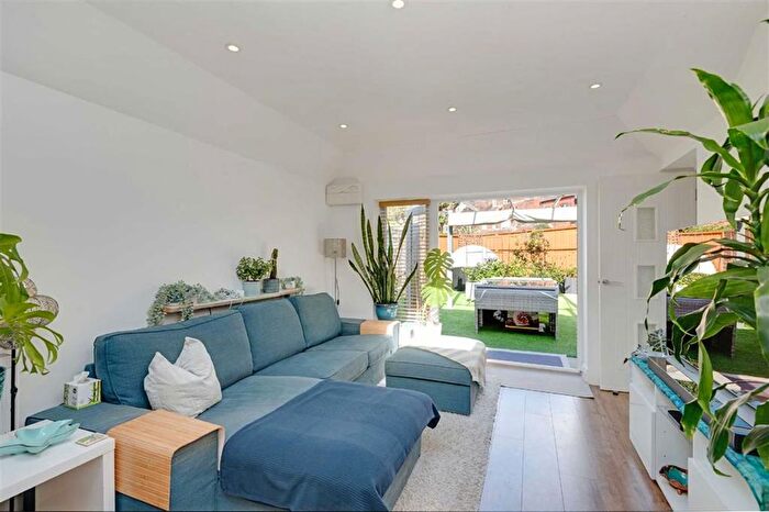 2 Bedroom Bungalow To Rent In Chatsworth Road, The Mapesbury, NW2