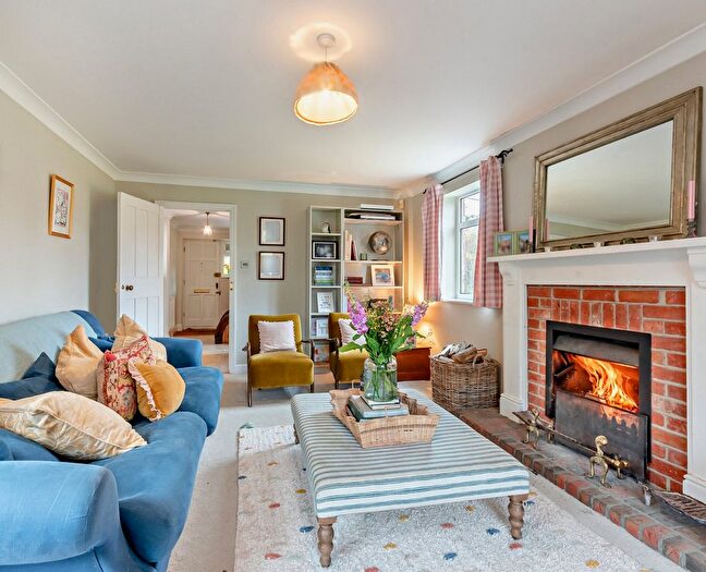4 Bedroom Detached House For Sale In Stanford Dingley, Berkshire, RG7