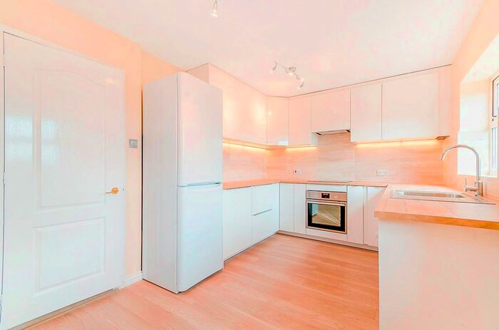 4 Bedroom Terraced House To Rent In Highgrove Close, London, N11