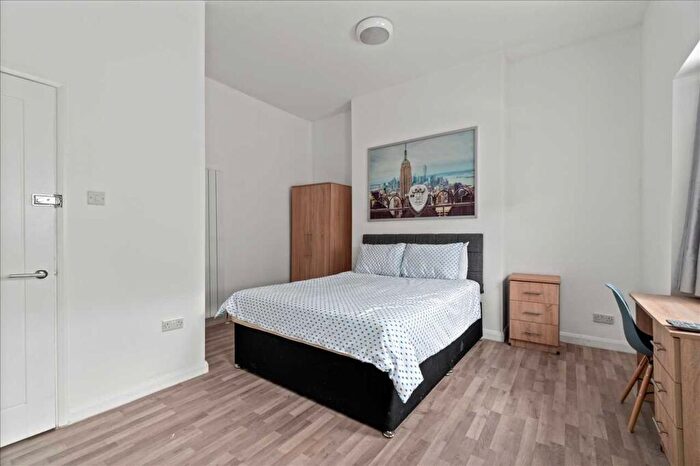 2 Bedroom Apartment To Rent In Clifton Place, Plymouth, PL4