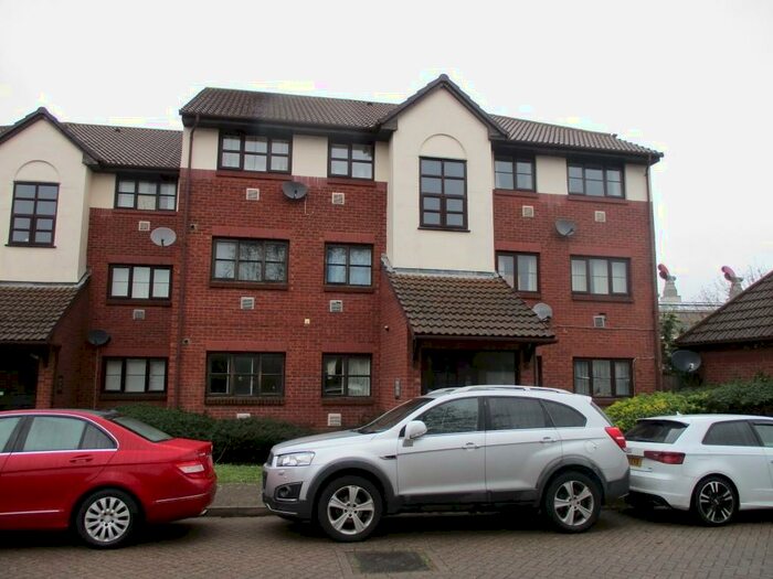 2 Bedroom Flat To Rent In Poppy Close, Wallington, Surrey, SM6