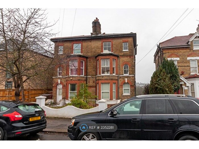 2 Bedroom Flat To Rent In Auckland Hill, London, SE27