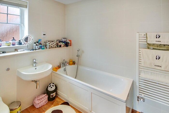 4 Bedroom Detached House For Sale In Beacon Rise, East Grinstead, West Sussex, RH19