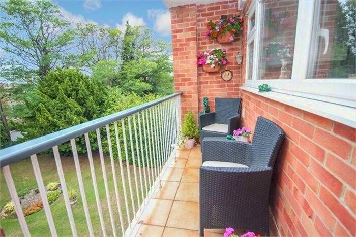 2 Bedroom Flat To Rent In West Cliff Road, Dorset, West Cliff, Bournemouth, BH4