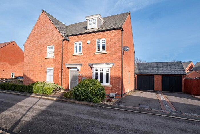 3 Bedroom Semi-Detached House For Sale In Aberdeen Close, Church Gresley, DE11