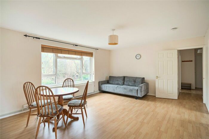 2 Bedroom Flat To Rent In Beulah Crescent, Thornton Heath, CR7